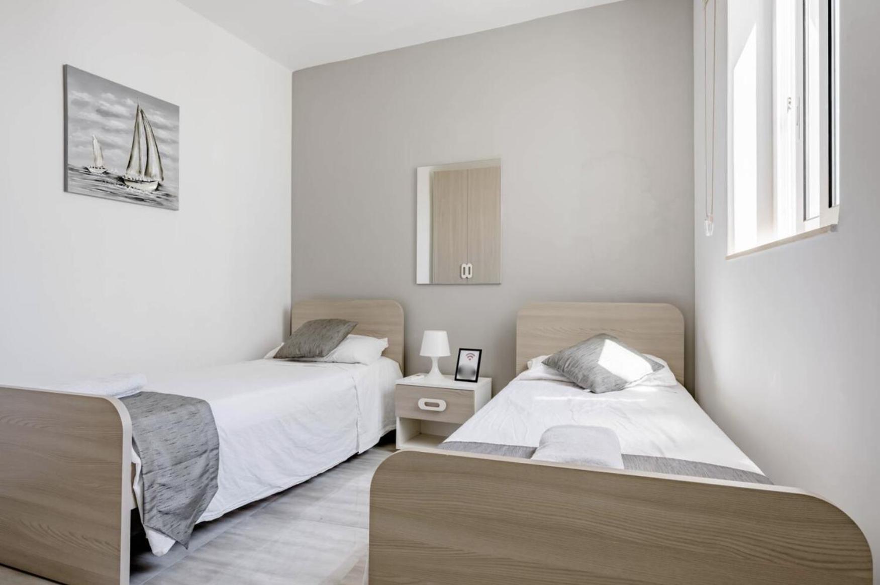 F12 Room 2, Private Room Two Single Beds Privated Bathroom In Shared Flat Msida Kültér fotó