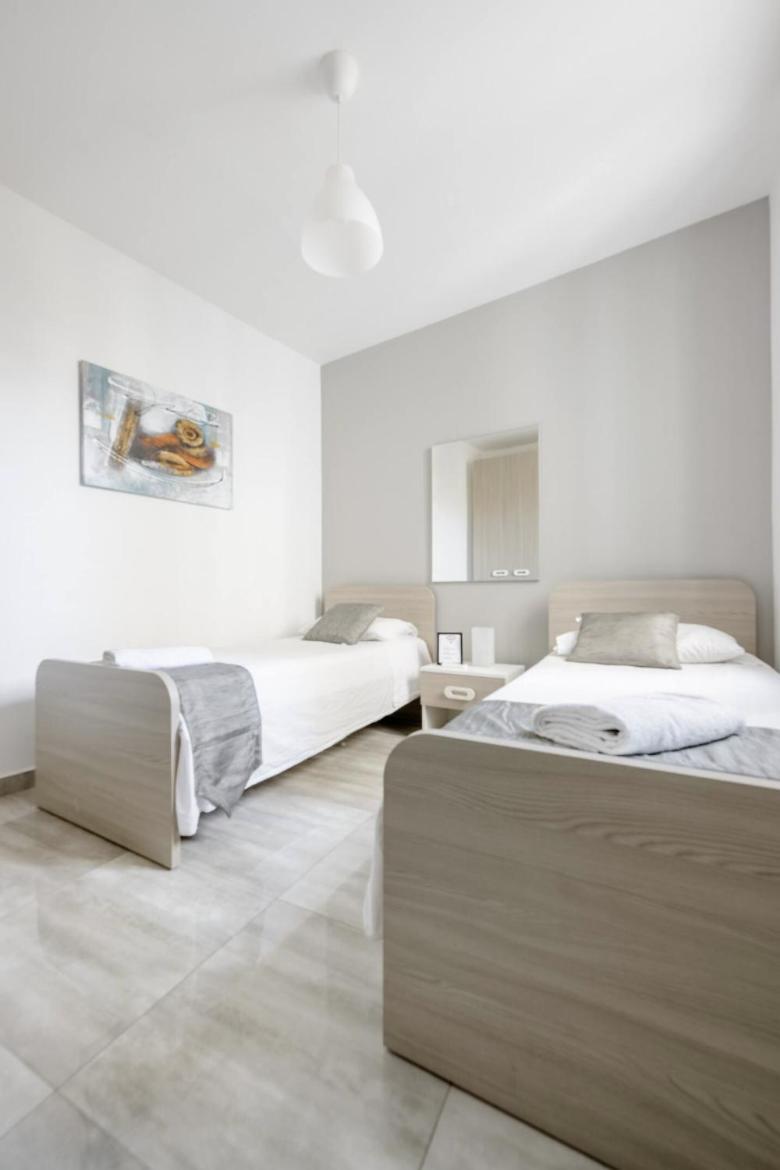 F12 Room 2, Private Room Two Single Beds Privated Bathroom In Shared Flat Msida Kültér fotó